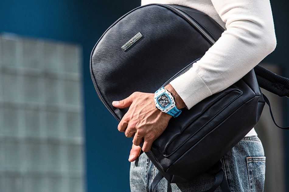 Tsar Bomba 機械公爵 | TB8208CF-06 | 元素系列 自動上鍊 白色碳纖維框 藍色氟橡膠錶帶 機械錶搭配展示