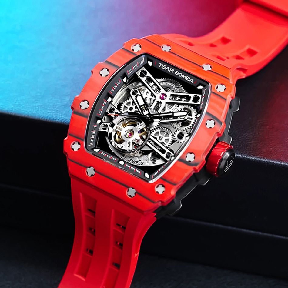 Tsar Bomba 機械公爵 | 元素系列 TB8208CF-07 | 自動上鍊 紅色碳纖維框 紅色氟橡膠錶帶 機械錶右側展示