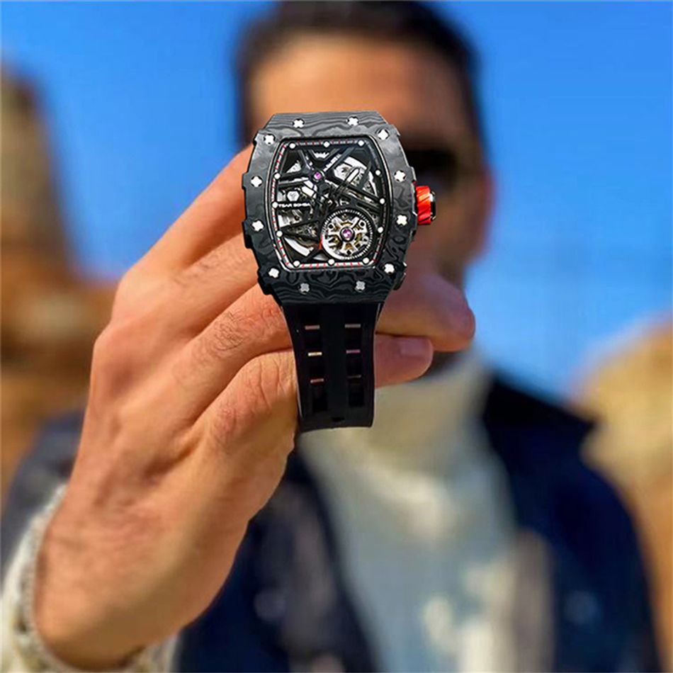 Tsar Bomba 機械公爵 | 元素系列 TB8209CF-01/31 | 自動上鍊 黑色碳纖維框 黑色氟橡膠錶帶 機械錶實體人物展示