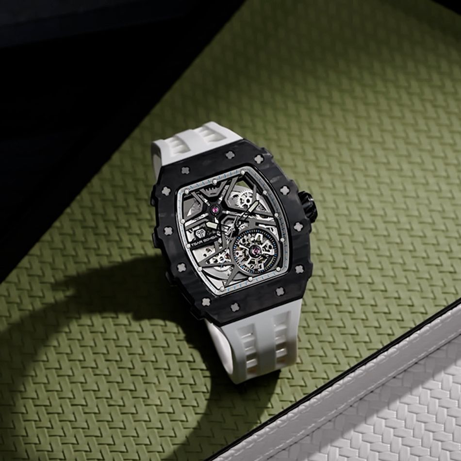 Tsar Bomba 機械公爵 | 元素系列 TB8209CF-03 | 自動上鍊 黑色碳纖維框 白色氟橡膠錶帶 機械錶左側展示