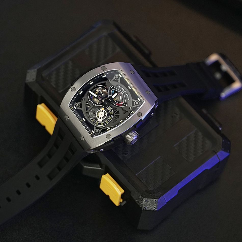 Tsar Bomba 機械公爵 | 元素系列 TB8210A-02 | 自動上鍊 銀色框 黑色氟橡膠快拆錶帶 機械錶右側展示