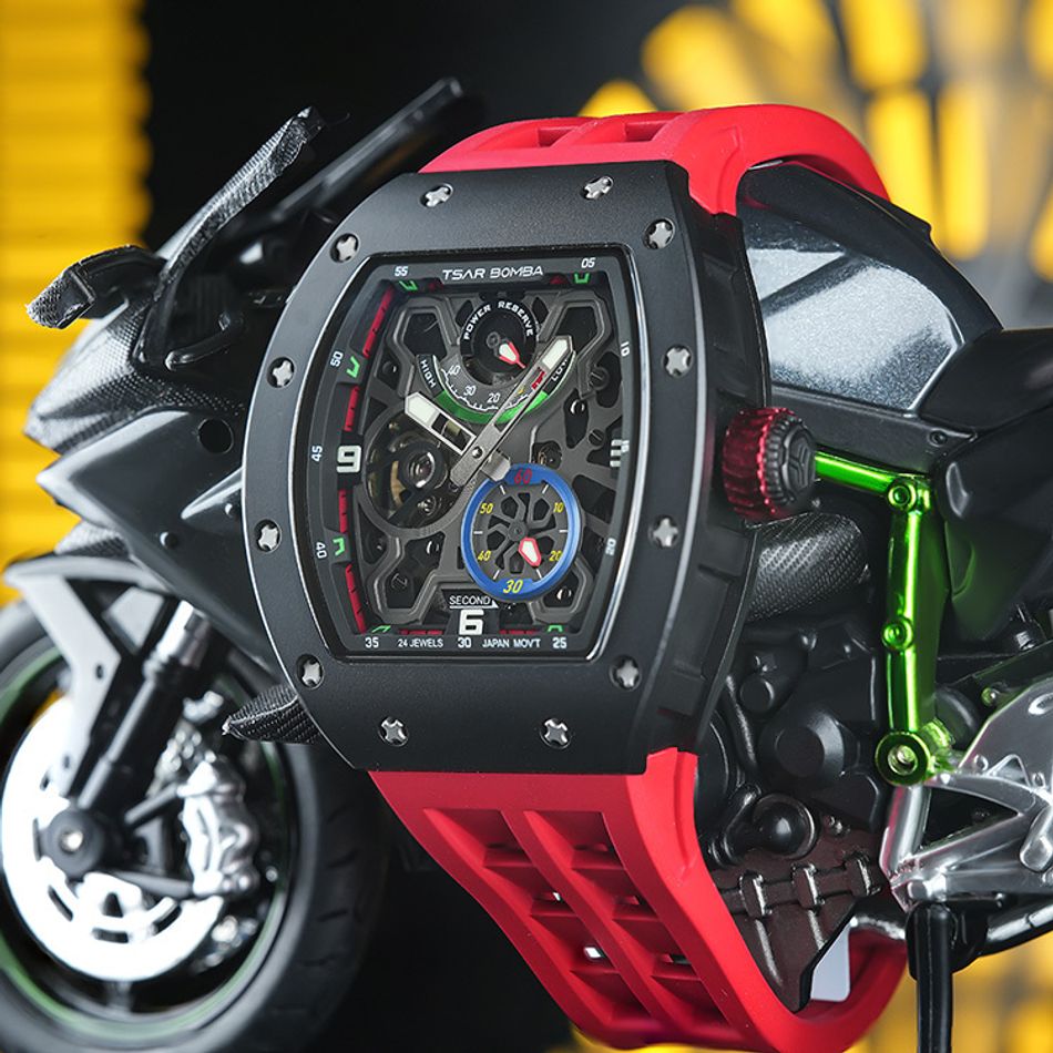 Tsar Bomba 機械公爵 | 元素系列 TB8212C-03 | 自動上鍊 黑色陶瓷框 紅色氟橡膠錶帶 機械錶右側面展示