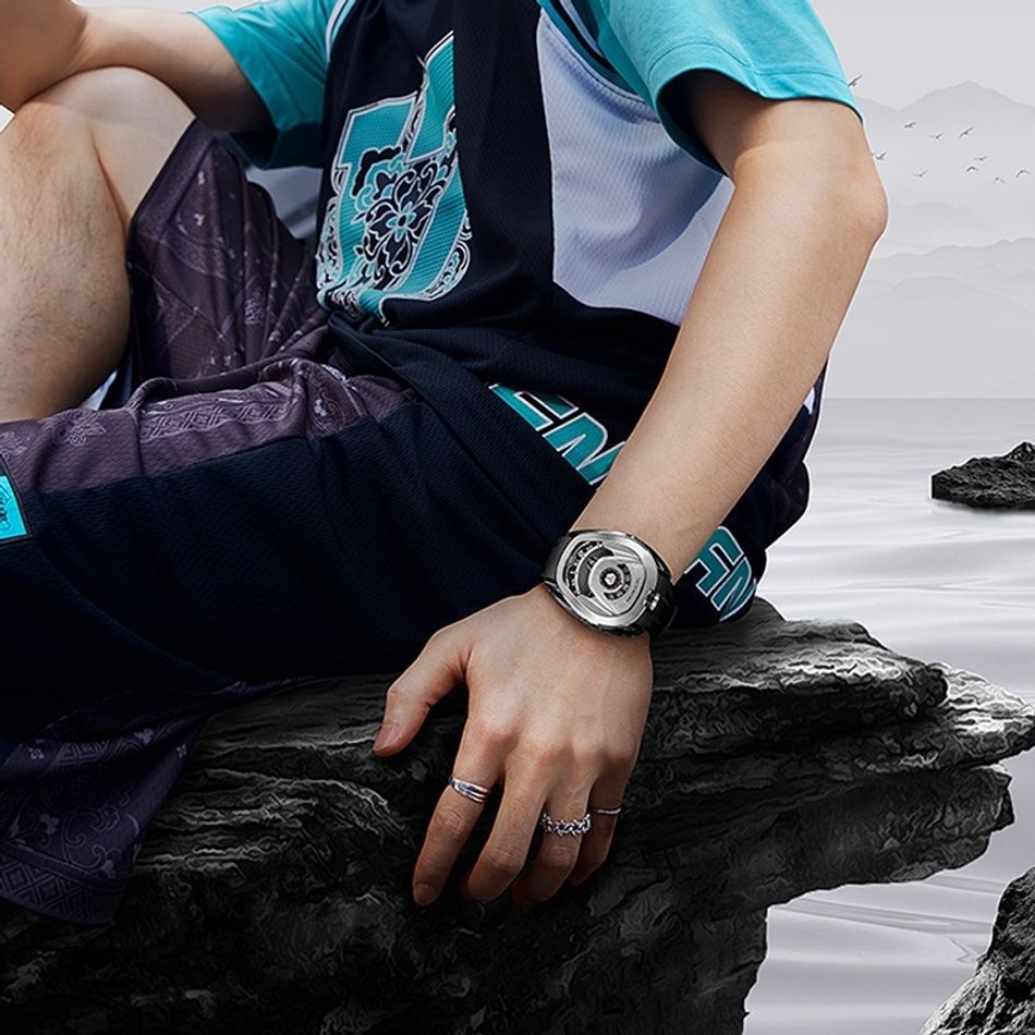 Tsar Bomba 機械公爵 | Reactor系列 TB8213A-02 | 配件可自由拆換 自動上鍊 銀框 黑色氟橡膠錶帶 機械錶搭配示意