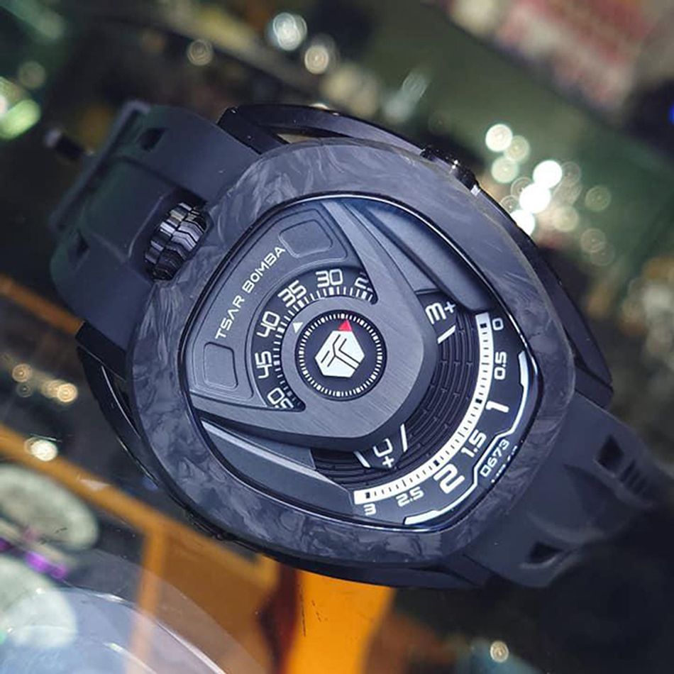 Tsar Bomba 機械公爵 | Reactor系列 TB8213A-06 | 配件可自由拆換 自動上鍊 黑色炭纖維框 黑色氟橡膠錶帶 機械錶橫躺錶面細節