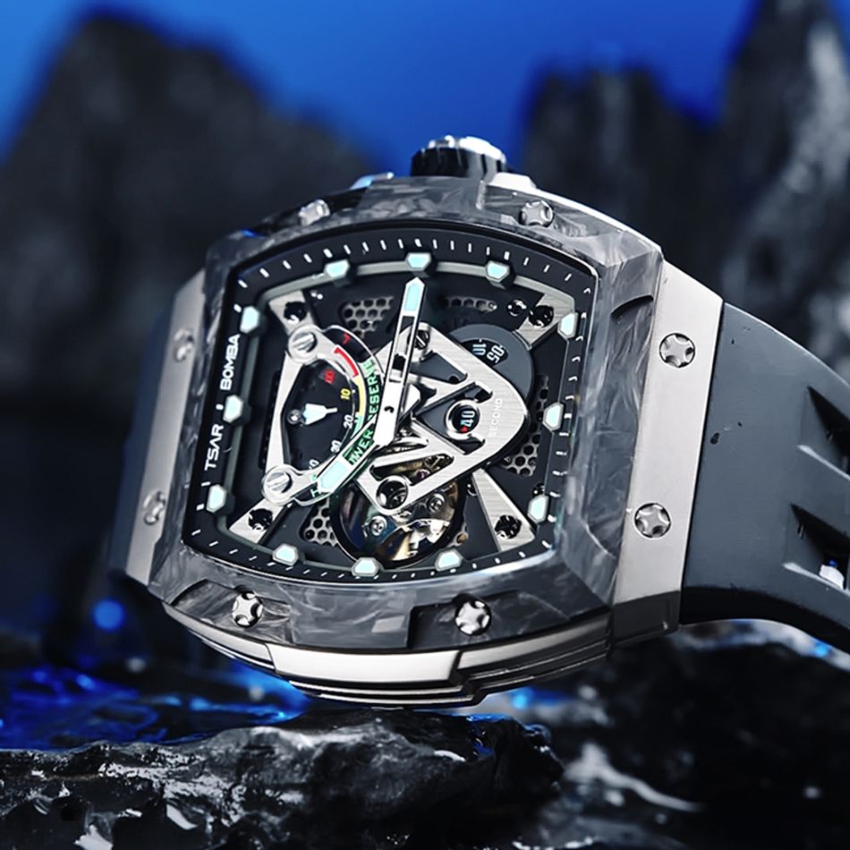 Tsar Bomba 機械公爵 | Neutron系列 TB8216TF-01 | 錶帶可自由拆換 自動上鍊 黑色炭纖維框 黑色氟橡膠錶帶 機械錶橫躺表面細節