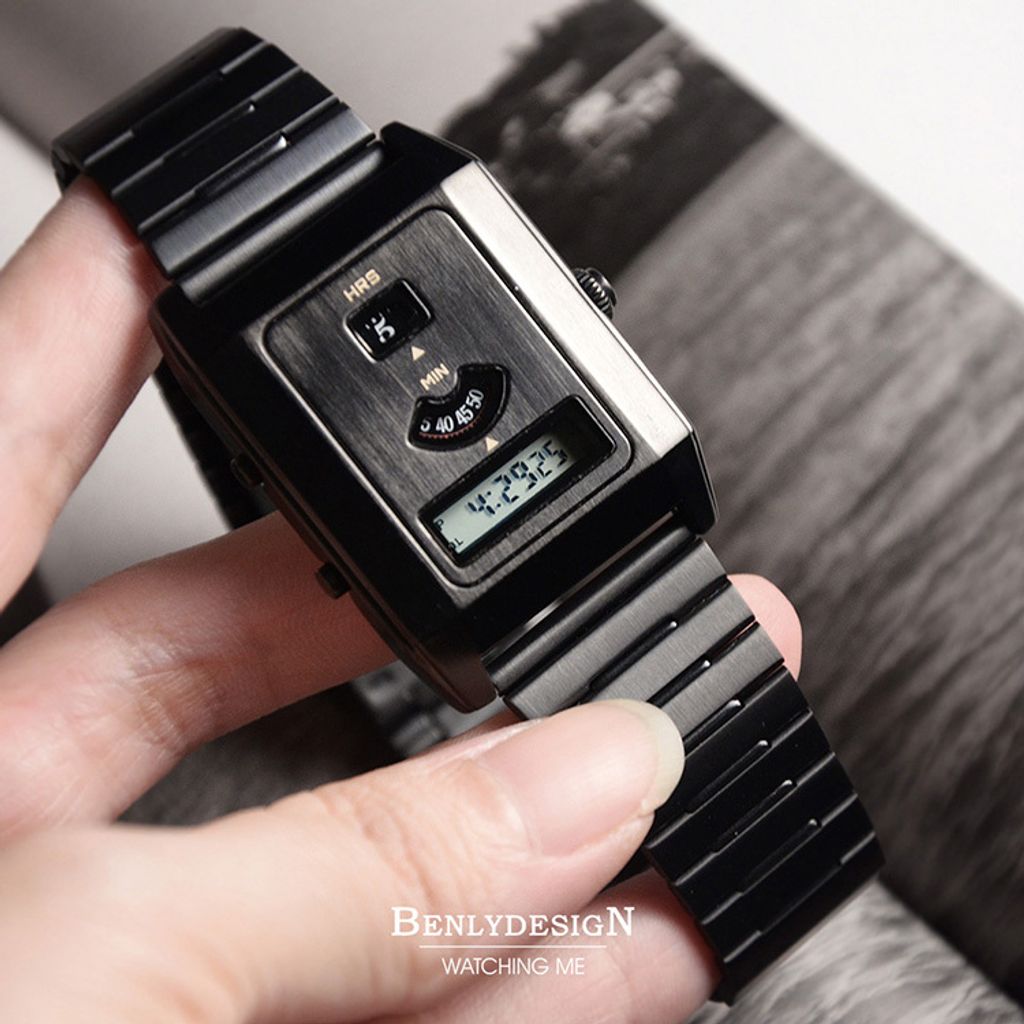 Benlydesign ｜C-0PO-B ｜ 黑色科技復古 LCD雙時區 不鏽鋼電子錶俯視