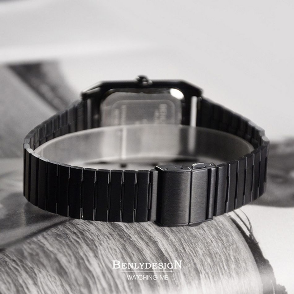 Benlydesign ｜C-0PO-B ｜ 黑色科技復古 LCD雙時區 不鏽鋼電子錶背面