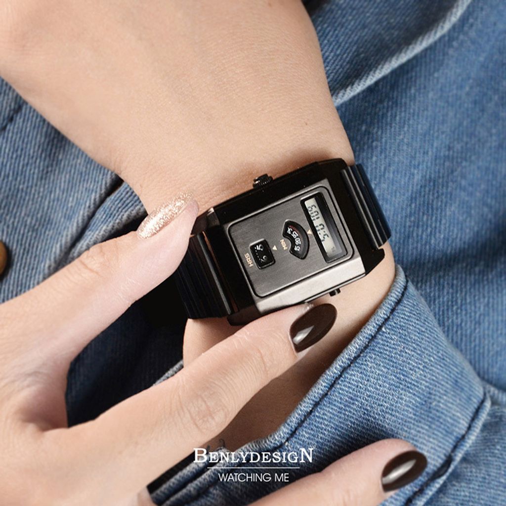 Benlydesign ｜C-0PO-B ｜ 黑色科技復古 LCD雙時區 不鏽鋼電子錶配戴細節
