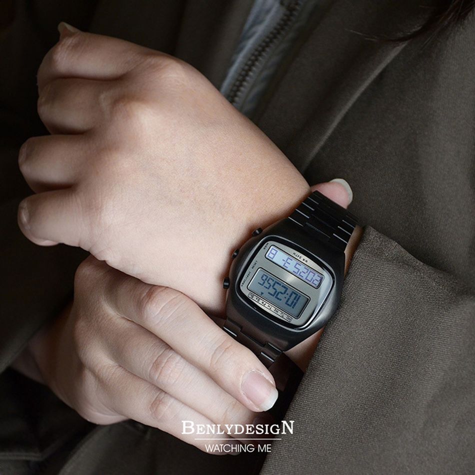 Benlydesign｜TV型 TV-B｜黑色復古電視造型 LCD顯示 多功能 不鏽鋼電子錶配戴參考
