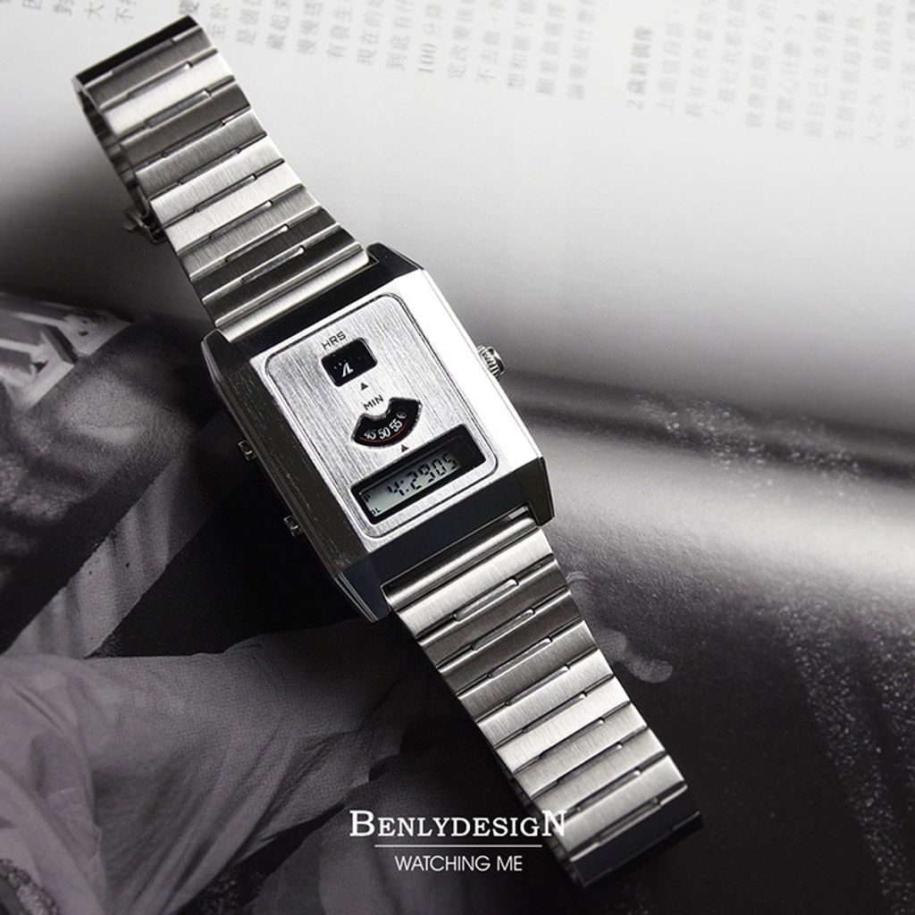 Benlydesign | C-0PO-S | 銀色科技復古款LCD多功能雙時區 不鏽鋼電子錶俯視
