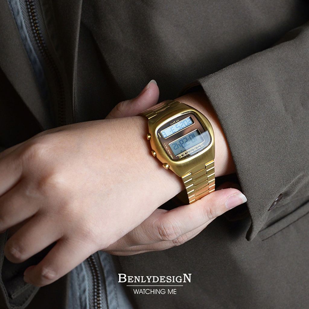 Benlydesign｜TV-G｜金色復古電視造型 LCD不鏽鋼電子錶配戴參考