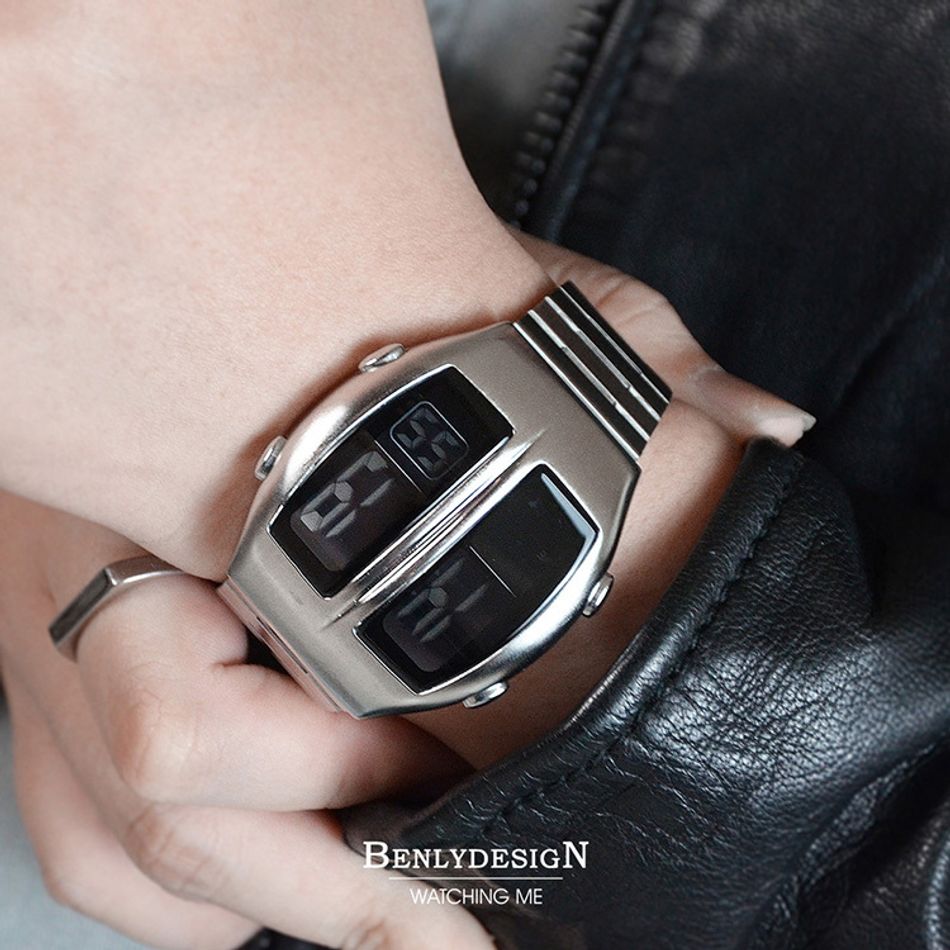 Benlydesign｜Flip型 KR-S｜銀色兩視窗翻轉 LCD不鏽鋼電子錶穿戴細節