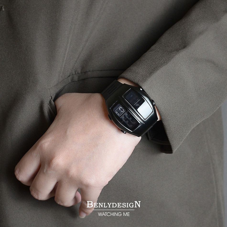Benlydesign｜Flip型 KR-B｜黑色兩視窗翻轉 LCD不鏽鋼電子錶配戴參考細節
