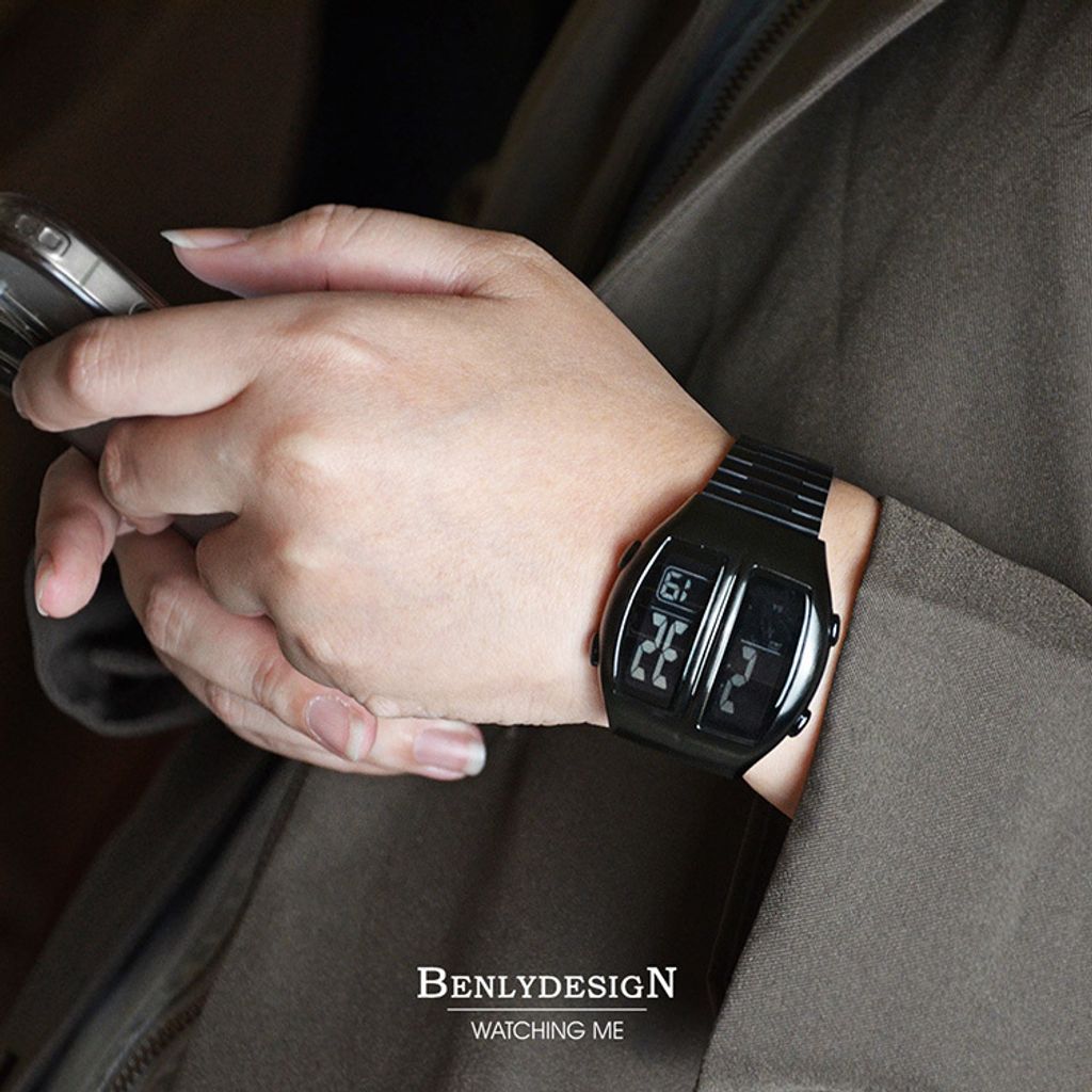 Benlydesign｜Flip型 KR-B｜黑色兩視窗翻轉 LCD不鏽鋼電子錶配戴參考