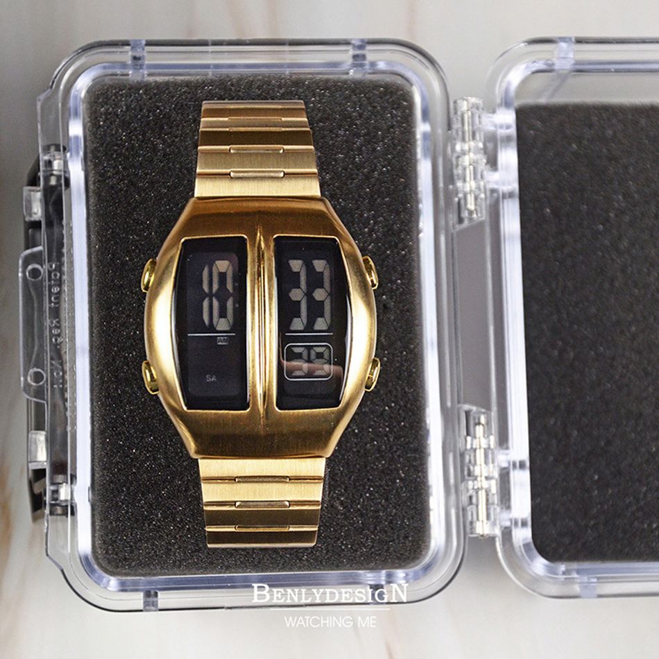 Benlydesign｜Flip型 KR-G｜金色兩視窗翻轉 LCD不鏽鋼電子錶俯視正
