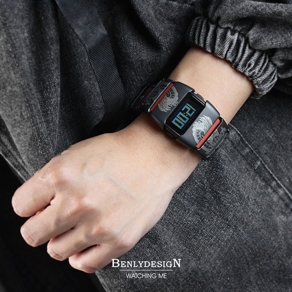 Benlydesign｜X6000型 X6000Dragon｜黑紅色龍紋款 LCD不鏽鋼電子錶配戴示意
