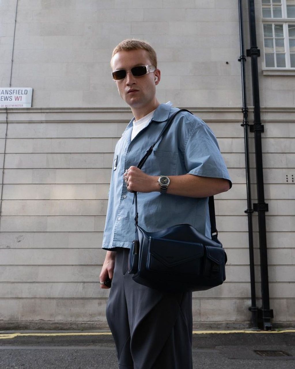 Benlydesign｜GX550型 GX550-Silver｜銀色藍圈款 指針+電子螢幕顯示不鏽鋼石英錶配戴展示