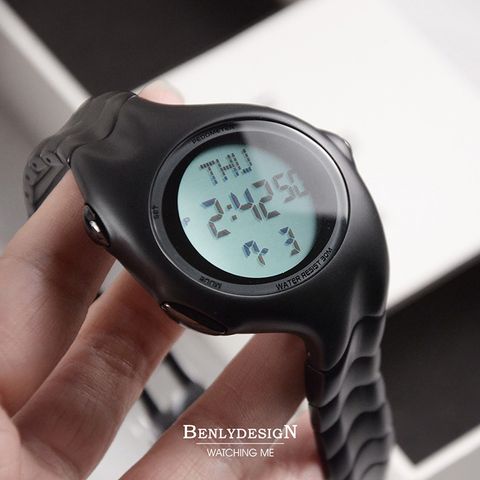 Benlydesign｜X5000型 X5000-D-B｜霧面黑色Y2k款 電子螢幕顯示 不鏽鋼電子錶正面細節