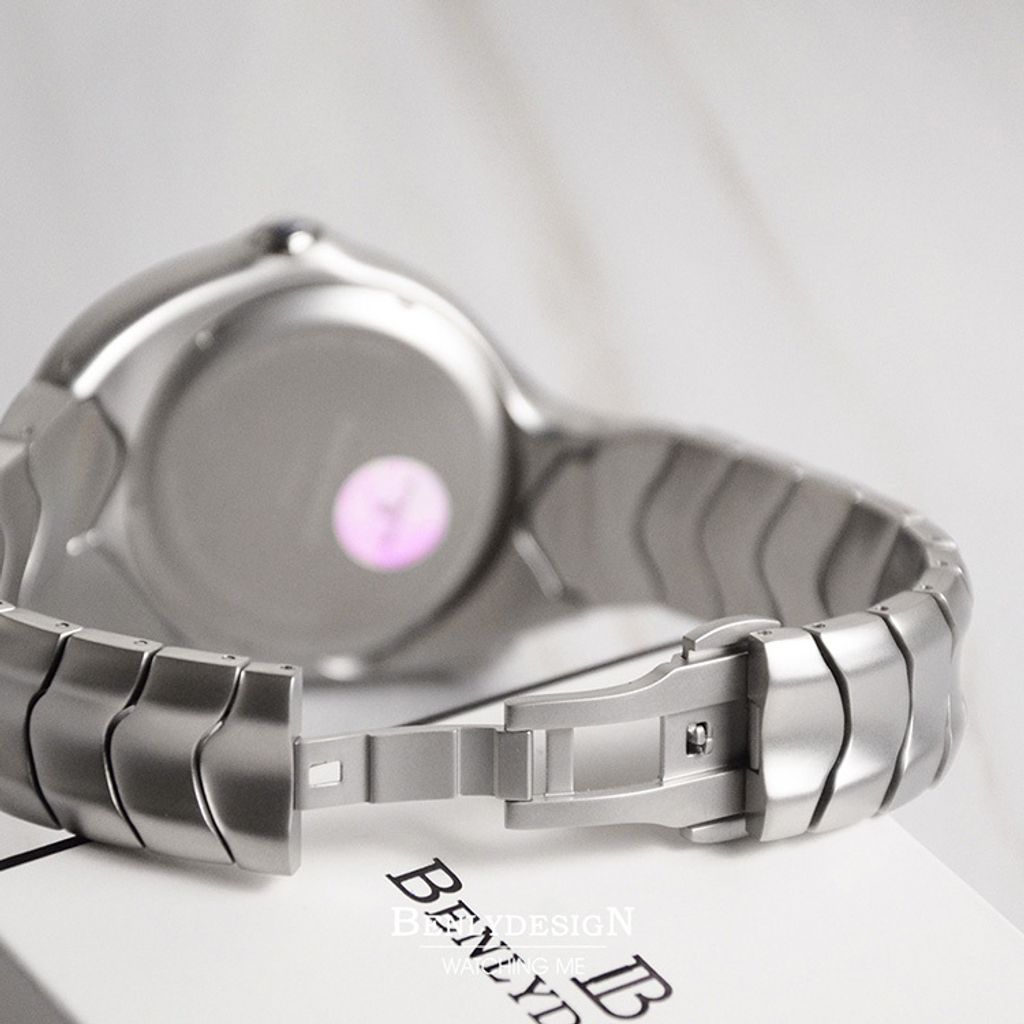 Benlydesign｜X5000型 X5000-D-M｜霧面銀色Y2k款 電子螢幕顯示 不鏽鋼電子錶背面