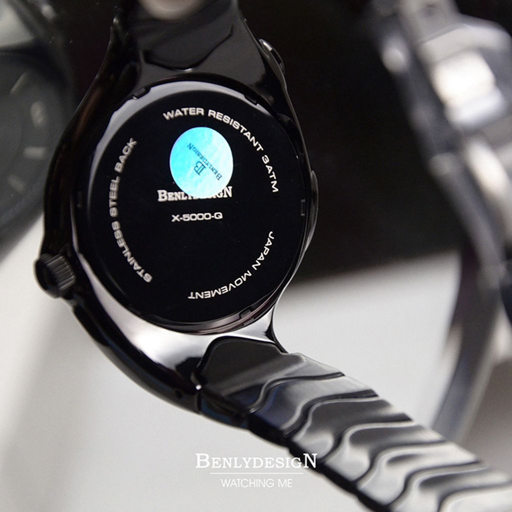 Benlydesign｜Mobius莫比烏斯 X5000-Q-B｜黑色款 指針式數字 不鏽鋼錶帶石瑛錶背面細節