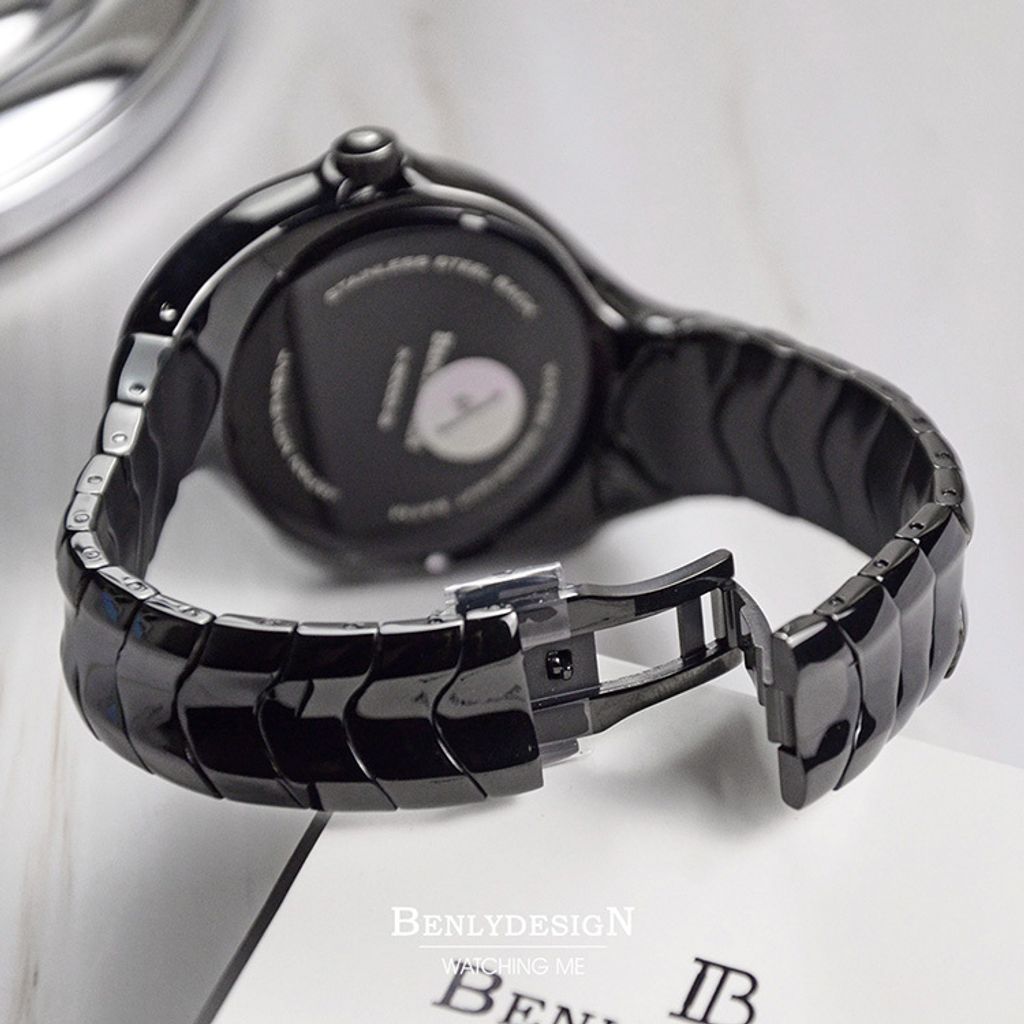 Benlydesign｜Mobius莫比烏斯 X5000-Q-B｜黑色款 指針式數字 不鏽鋼錶帶石瑛錶背面