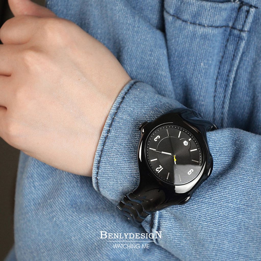 Benlydesign｜Mobius莫比烏斯 X5000-Q-B｜黑色款 指針式數字 不鏽鋼錶帶石瑛錶配戴示意