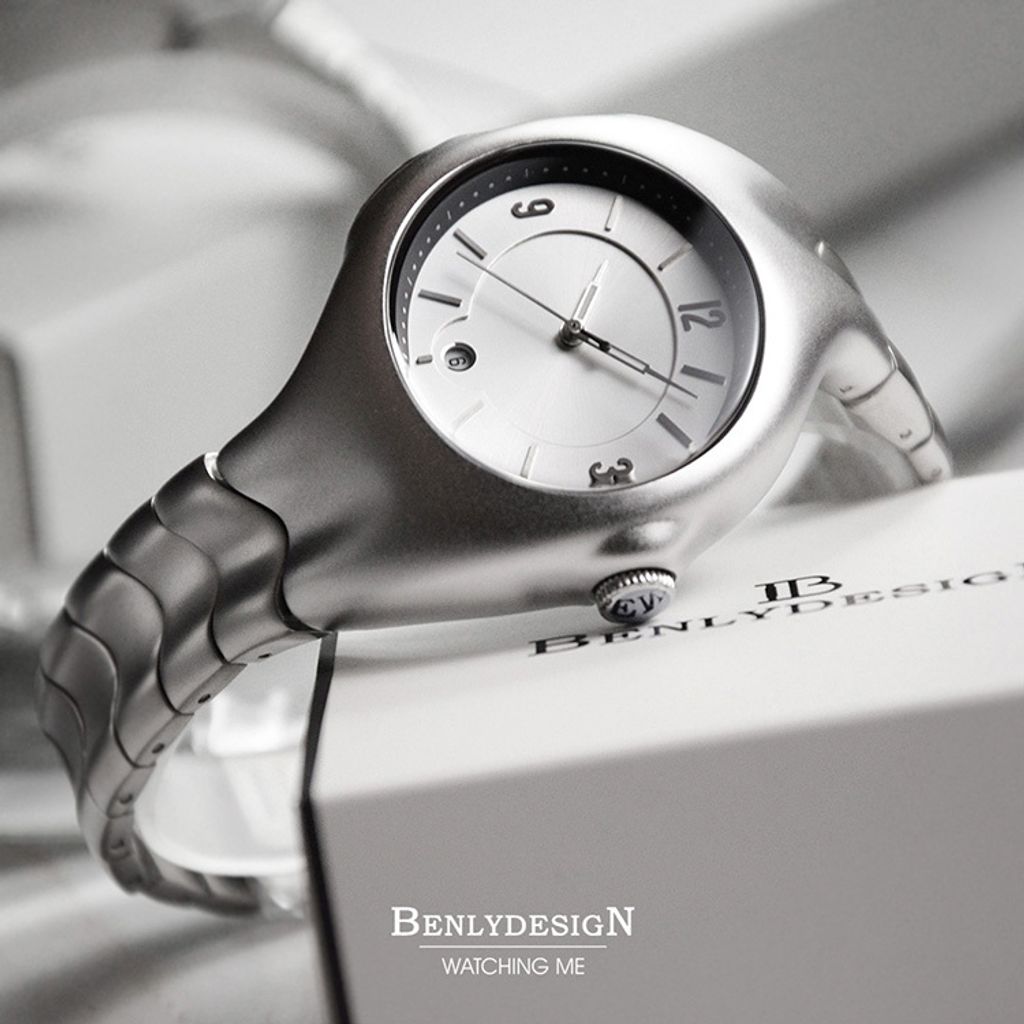 X5000_93cfe197-be7b-4ce2-837d-b6fce6ee06aeBenlydesign｜Mobius莫比烏斯 X5000-Q-M｜銀面銀框款 指針式數字 不鏽鋼錶帶石瑛錶正面細節