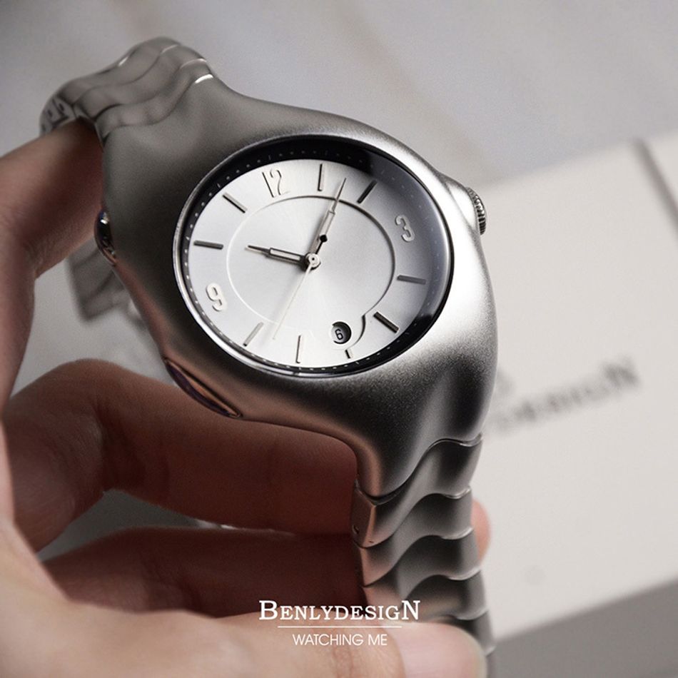 X5000_93cfe197-be7b-4ce2-837d-b6fce6ee06aeBenlydesign｜Mobius莫比烏斯 X5000-Q-M｜銀面銀框款 指針式數字 不鏽鋼錶帶石瑛錶正面俯視細節