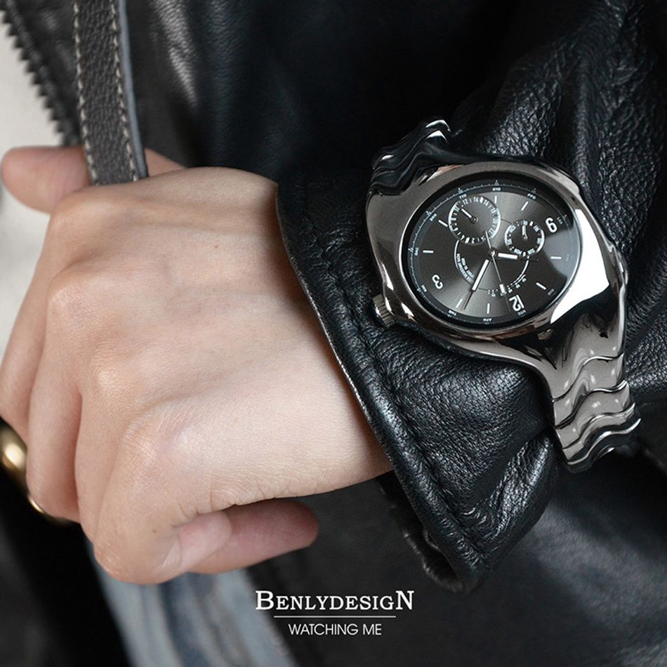 Benlydesign｜GL9000型 GL9000-B｜黑面銀框款 指針式數字 不鏽鋼錶帶石瑛錶配戴細節