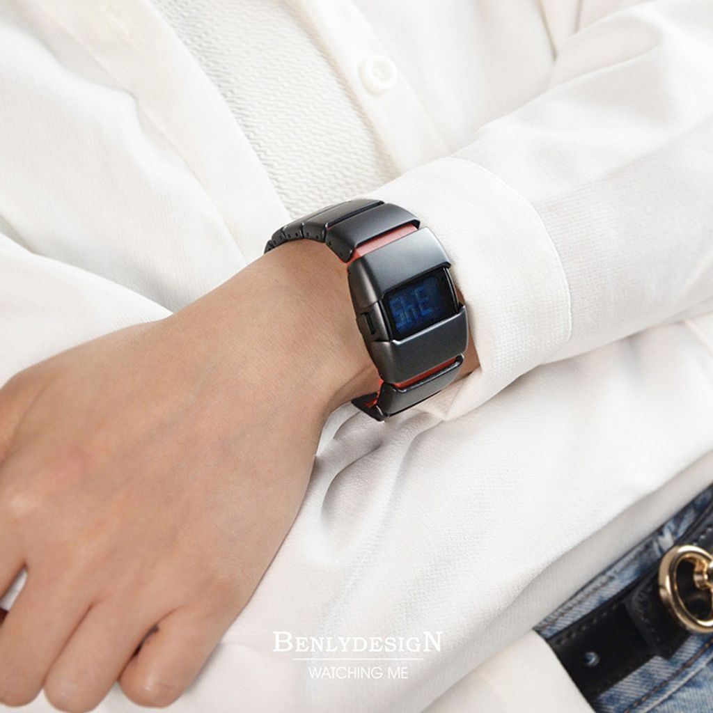 Benlydesign｜X6000型 X6000BR｜黑+紅色款 多功能不鏽鋼錶帶電子錶配戴參考