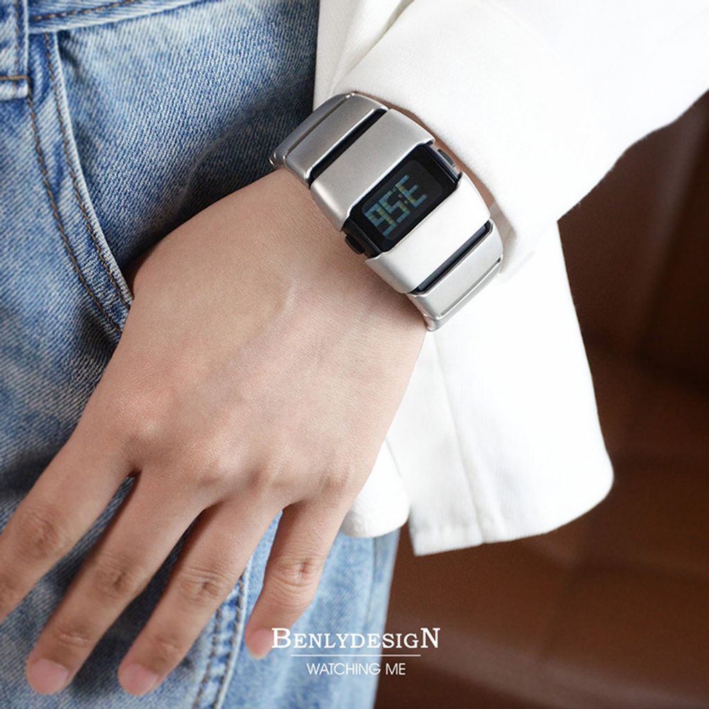 Benlydesign｜X6000型 X6000S-M｜銀色款 多功能不鏽鋼錶帶電子錶穿戴參考