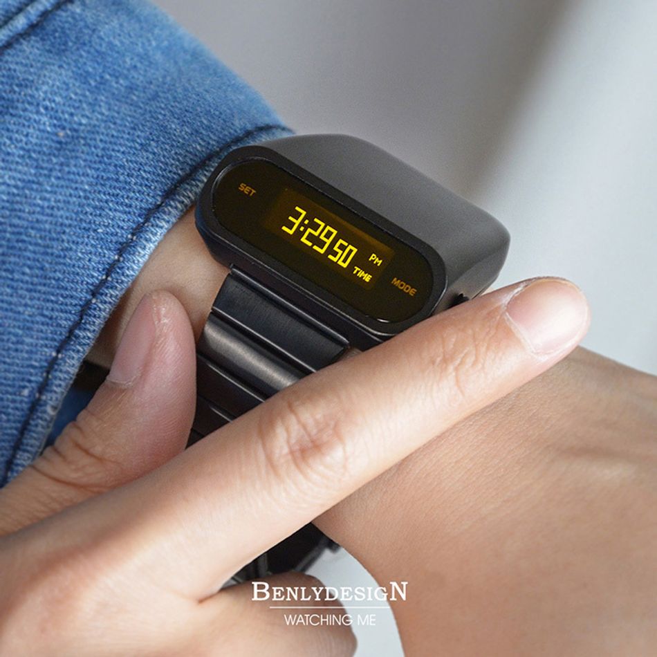 Benlydesign｜Stargazer觀星者系列 S1000B-Y｜黑色 綠字款 多功能電子錶配戴細節