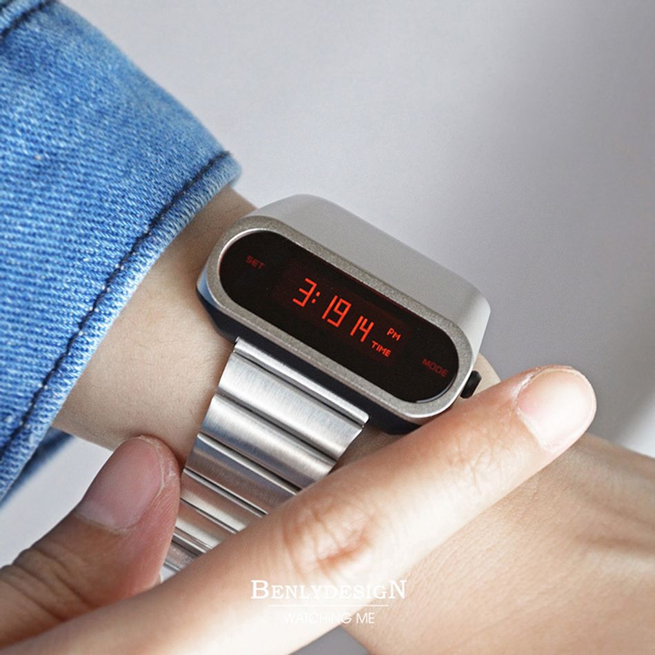 Benlydesign｜Stargazer觀星者系列 S1000S-R-D｜銀色紅字款 多功能電子錶配戴參考