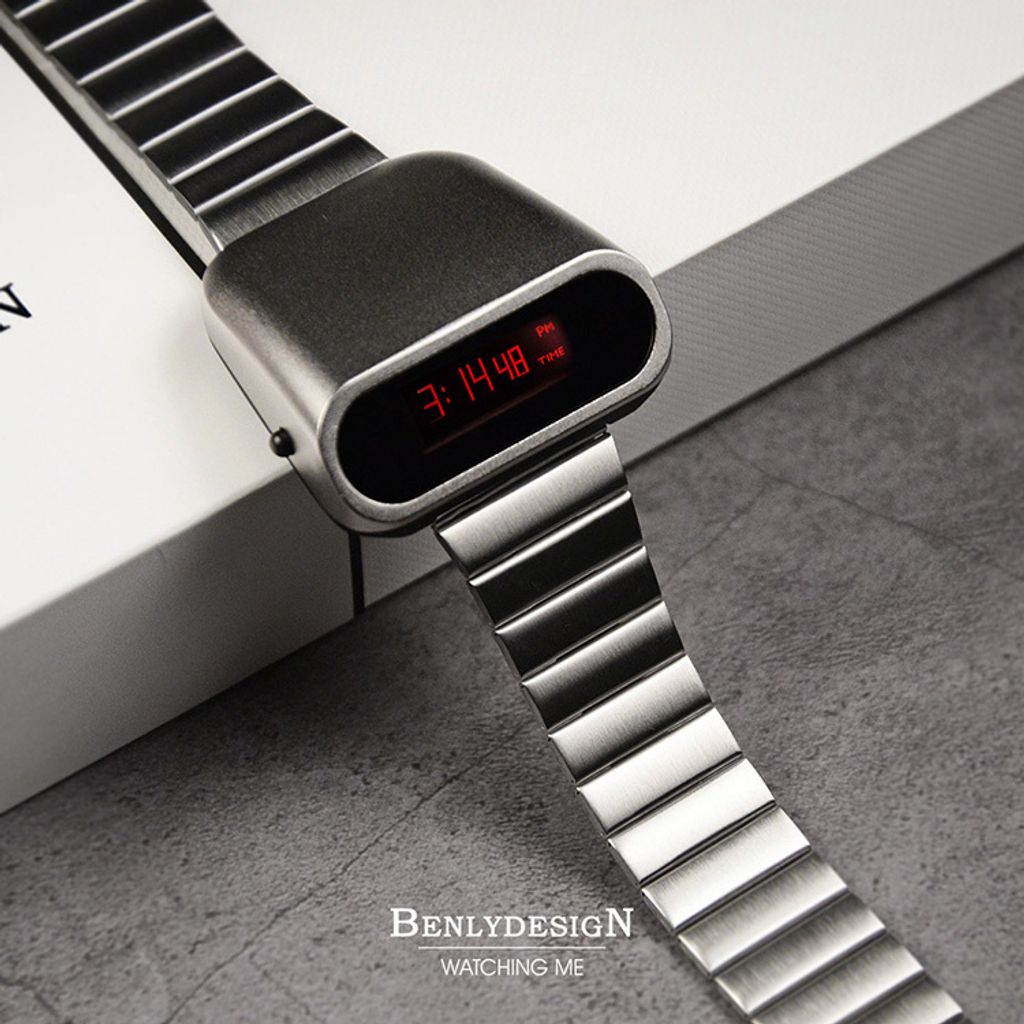 Benlydesign｜Stargazer觀星者系列 S1000S-R-D｜銀色紅字款 多功能電子錶側面