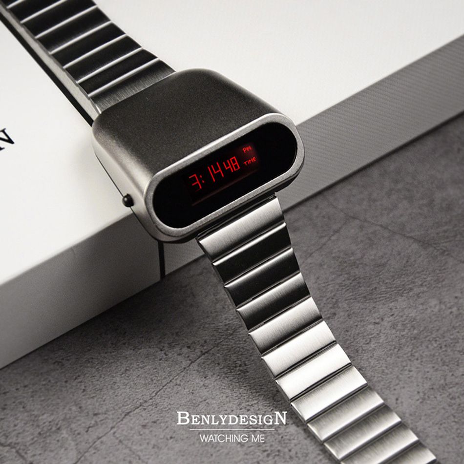 Benlydesign｜Stargazer觀星者系列 S1000S-R-D｜銀色紅字款 多功能電子錶側面