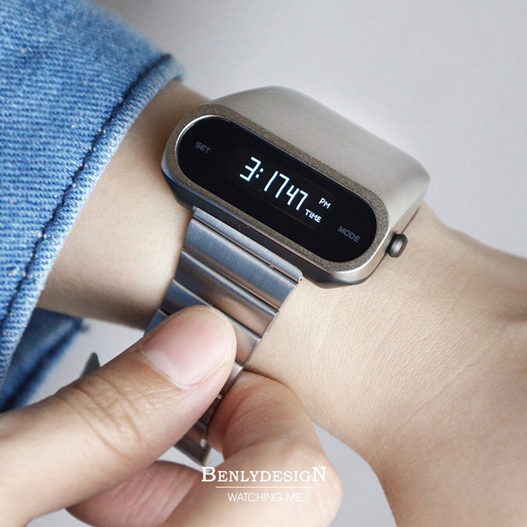 Benlydesign｜Stargazer觀星者系列 S1000S-W-D｜銀色白字款 多功能電子錶配戴參考