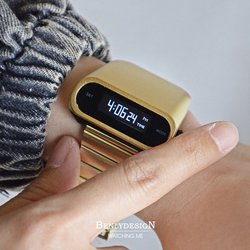 Benlydesign｜Stargazer觀星者系列 S1000G-D｜金色白字款 多功能電子錶配戴參考