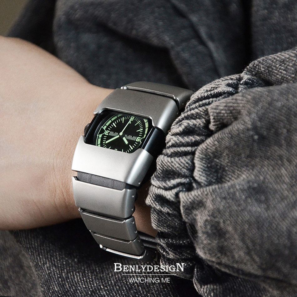Benlydesign｜Lumin系列 L700S-M-G｜ 銀色款 綠色刻度 不鏽鋼錶帶石英錶配戴參考