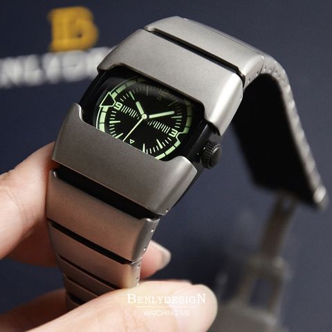 Benlydesign｜Lumin系列 L700S-M-G｜ 銀色款 綠色刻度 不鏽鋼錶帶石英錶錶面細節