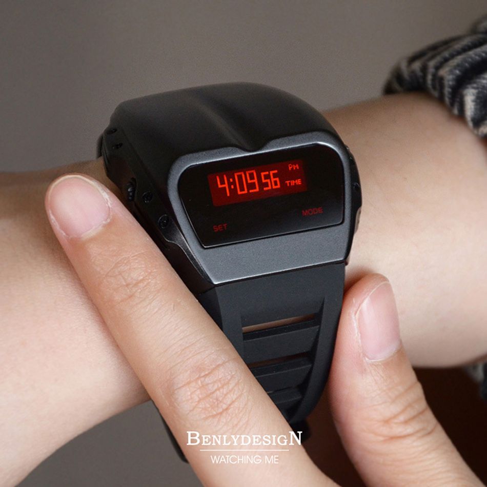 Benlydesign ｜ Gladiator角鬥士系列 X7000B-R ｜黑色紅字款 矽膠錶帶 多功能電子錶配戴細節