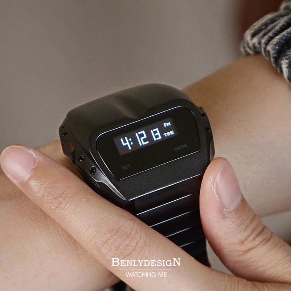 Benlydesign ｜ Gladiator角鬥士系列 X7000B-W｜黑色白字款 不鏽鋼錶帶 多功能電子錶配戴細節