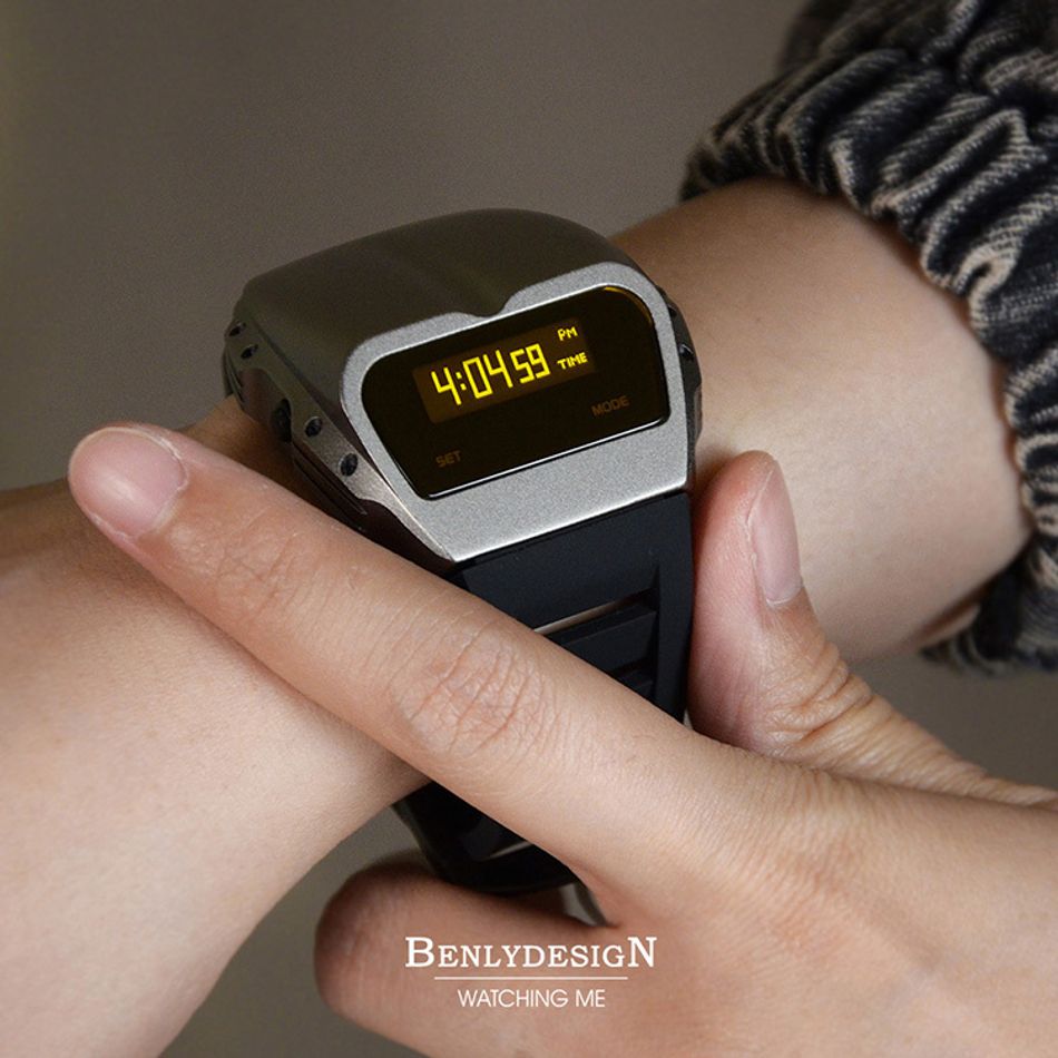 Benlydesign ｜ Gladiator角鬥士系列 X7000GA-Y ｜鐵灰色黃字款 矽膠錶帶 多功能電子錶配戴細節