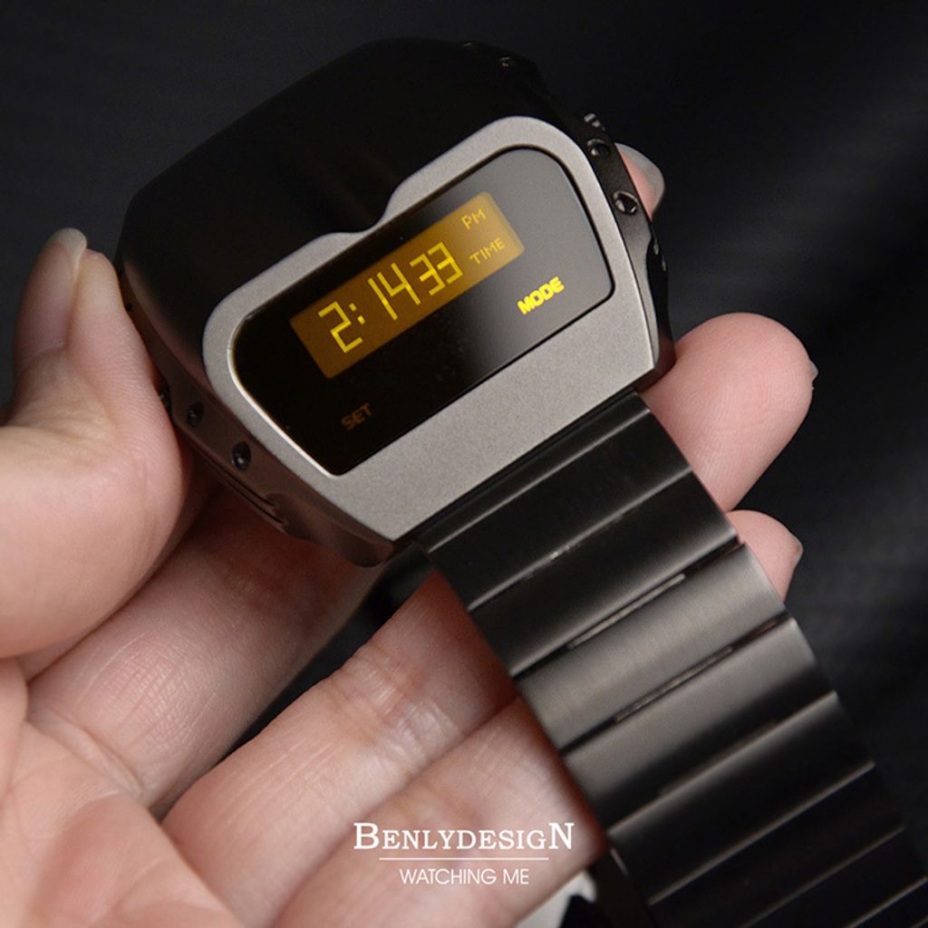 Benlydesign ｜ Gladiator角鬥士系列 X7000GREY-Y2 ｜鐵灰色黃字款 不鏽鋼錶帶 多功能電子錶正面細節