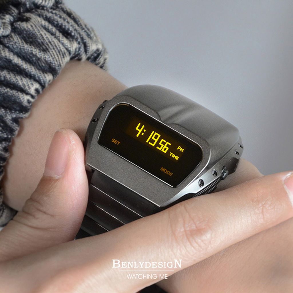 Benlydesign ｜ Gladiator角鬥士系列 X7000GREY-Y2 ｜鐵灰色黃字款 不鏽鋼錶帶 多功能電子錶實戴細節