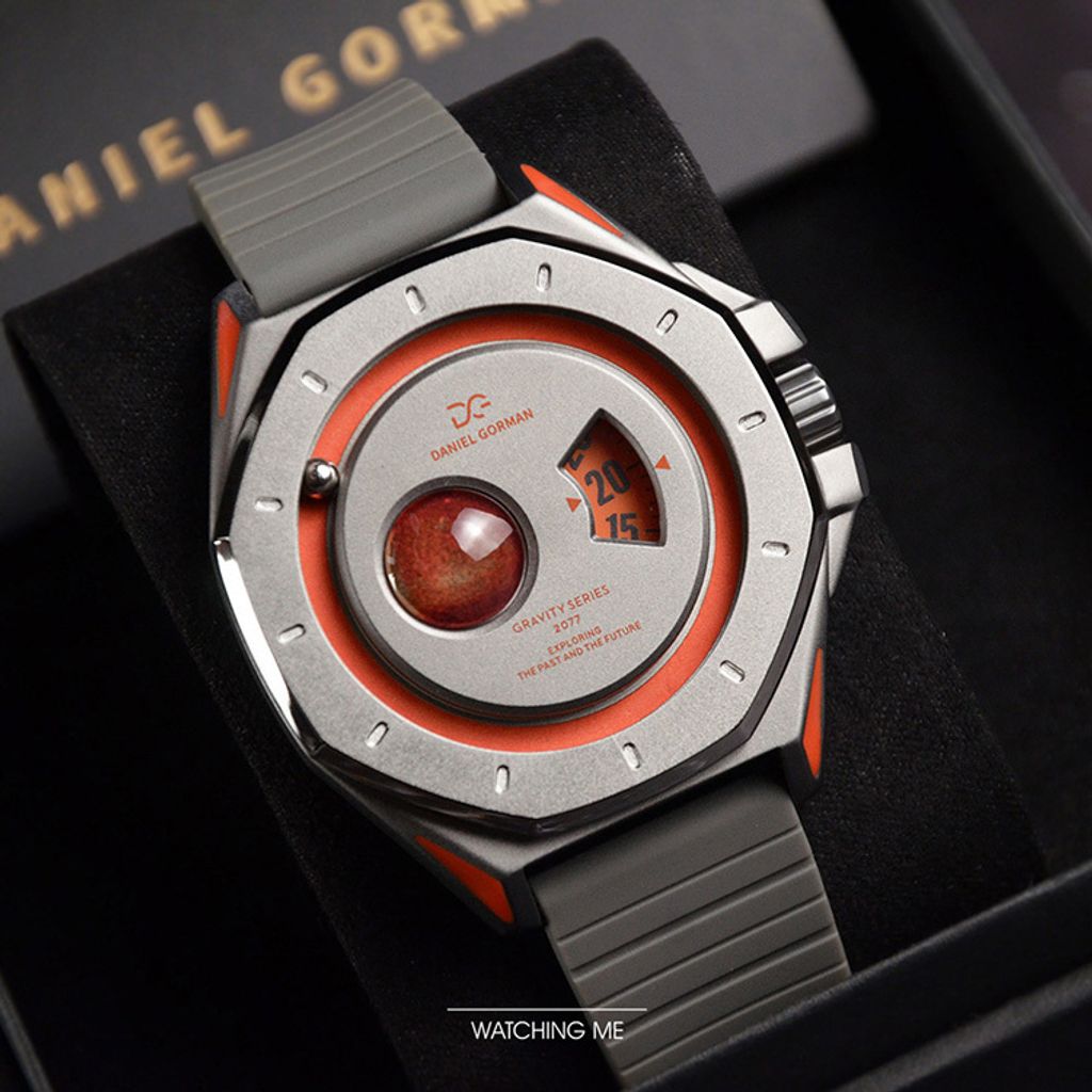 DANIEL GORMAN ｜萬有引力系列 DG0132KM ｜火星款 灰橘框 灰色矽膠錶帶錶面細節