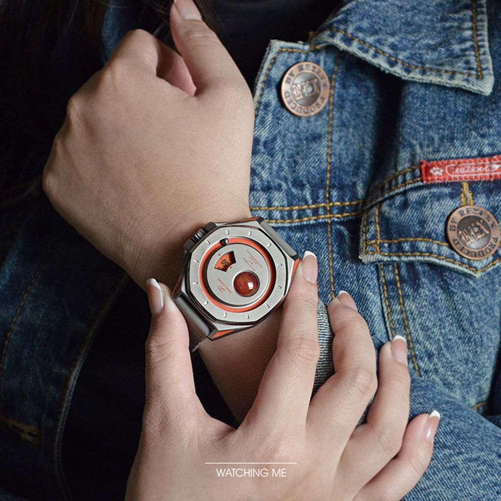 DANIEL GORMAN ｜萬有引力系列 DG0132KM ｜火星款 灰橘框 灰色矽膠錶帶實戴細節