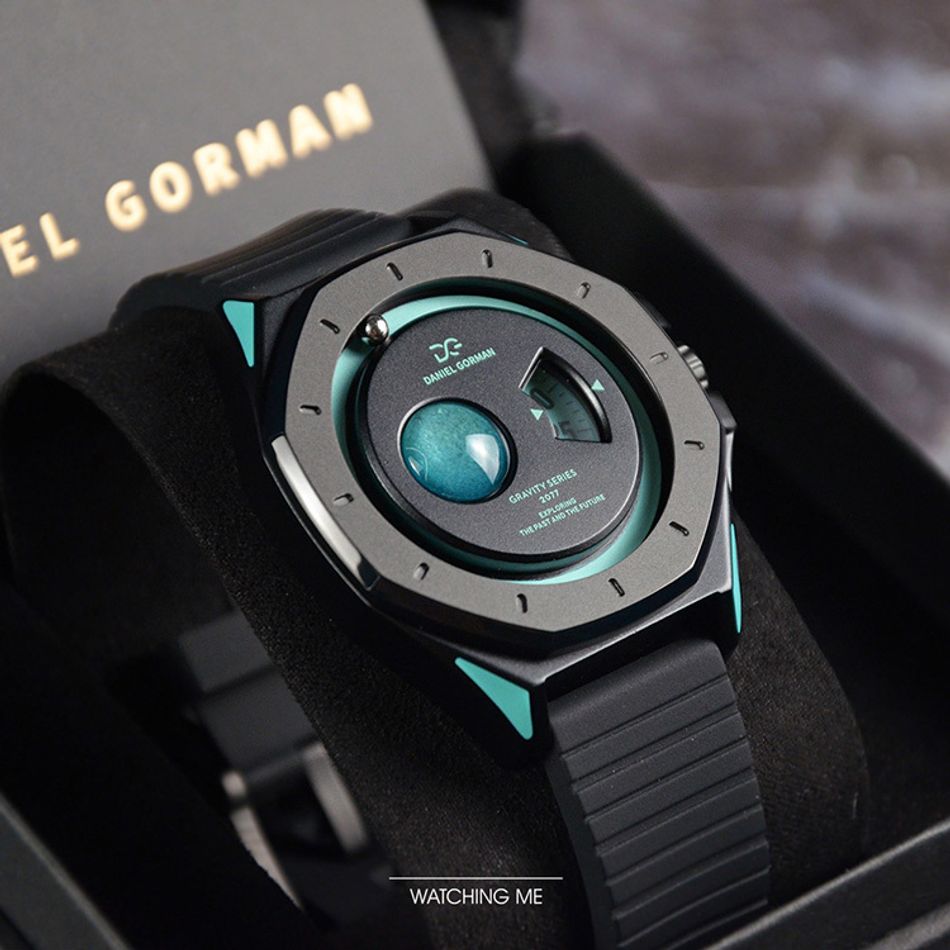 DANIEL GORMAN ｜萬有引力系列 DG0132KU ｜天王星款 水藍色+黑色框 黑色矽膠錶帶左側展示