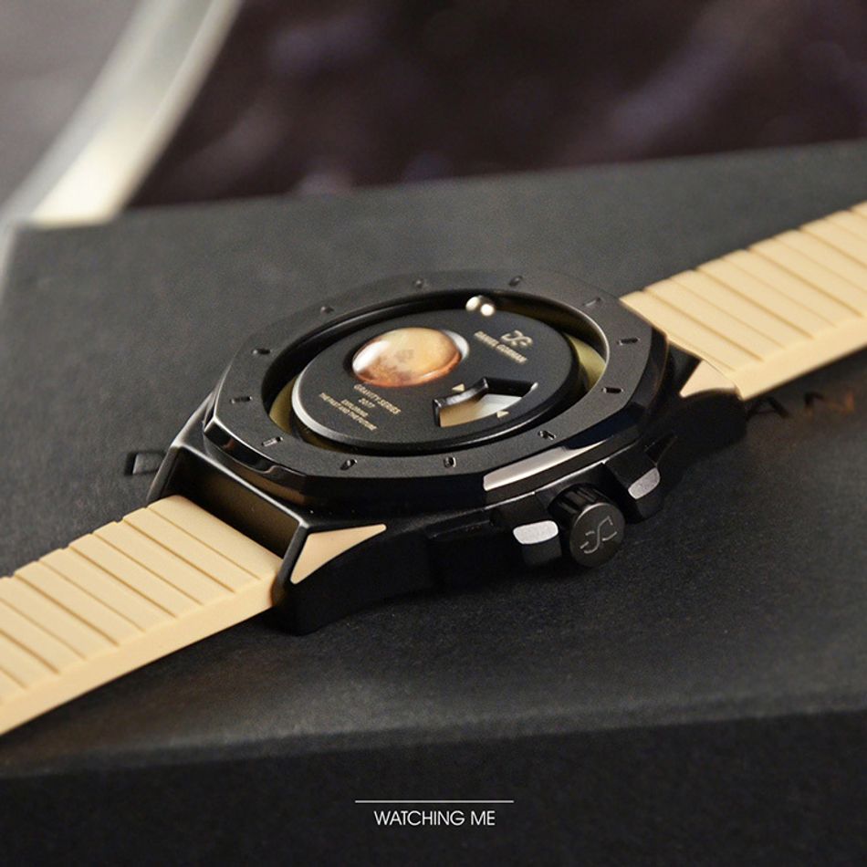 DANIEL GORMAN ｜萬有引力系列 DG0132KB ｜土星款 卡其色+黑框 卡其色矽膠錶帶側面