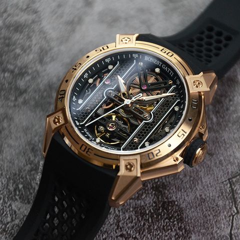 BONEST GATTI 布加迪 | 宇宙系列 BG5805-A1 | 黑金款 鏤空面盤 黑色氟橡膠錶帶 自動上鍊機械腕錶右側系細節