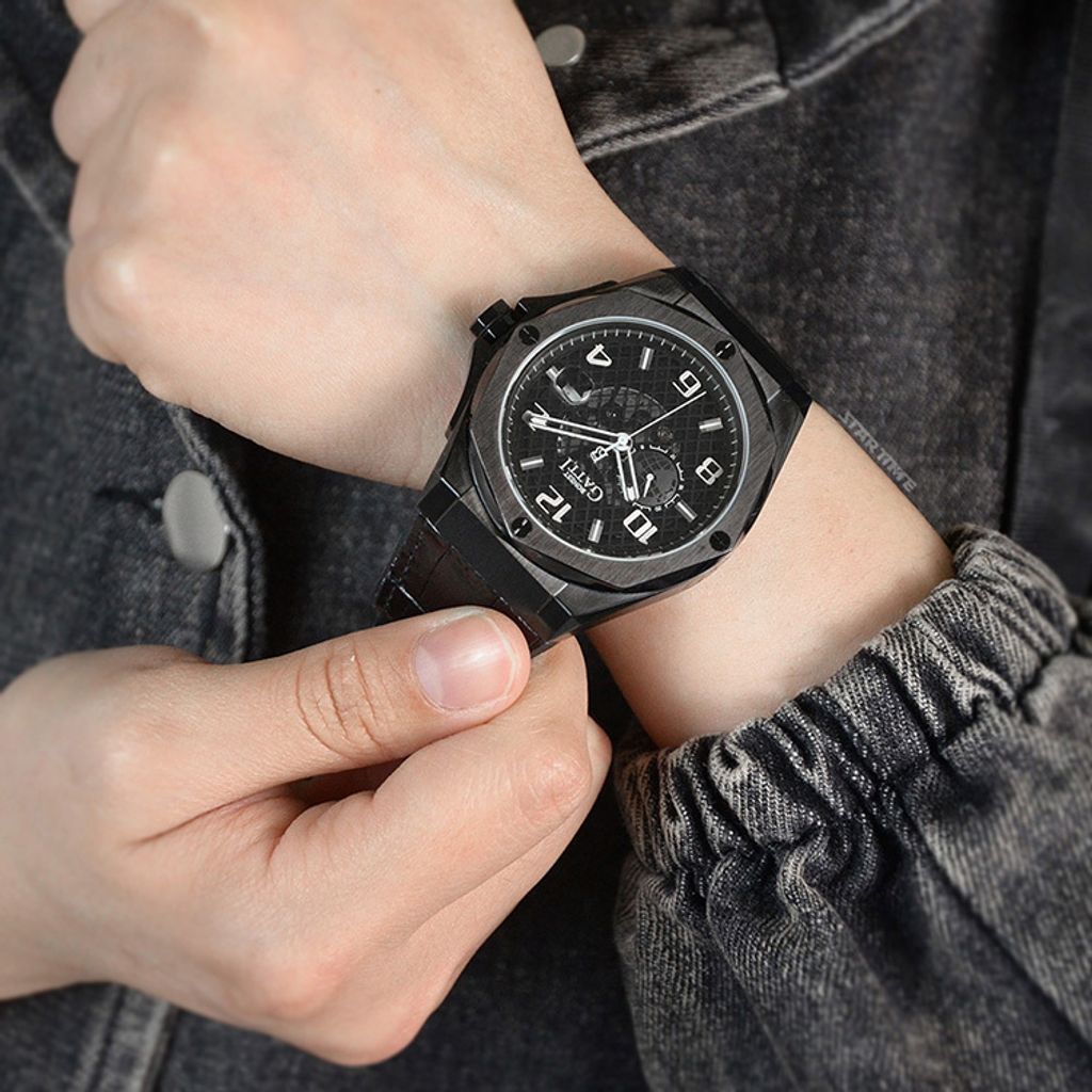 BONEST GATTI 布加迪 | 宇宙系列 BG8701-B2 | 黑框  皮革+橡膠錶帶 自動上鍊機械腕錶 45mm配戴細節